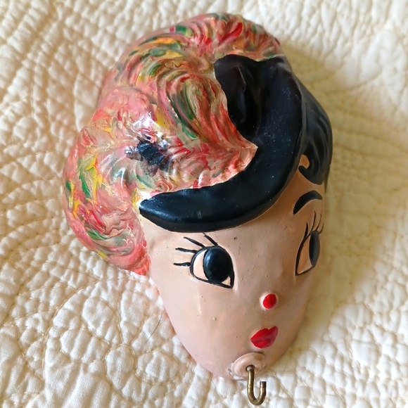 Cute Chalkware Face Couple Hooks - Picture 5 of 7